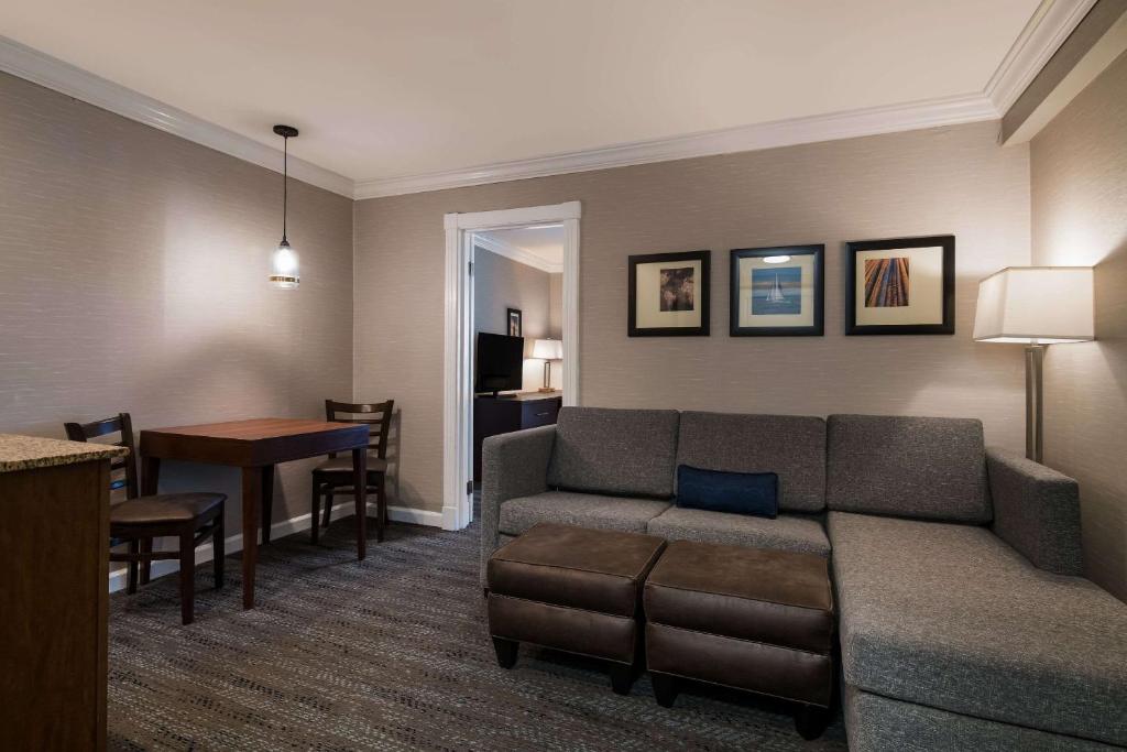 Posezení v ubytování Comfort Inn & Suites Plattsburgh - Morrisonville