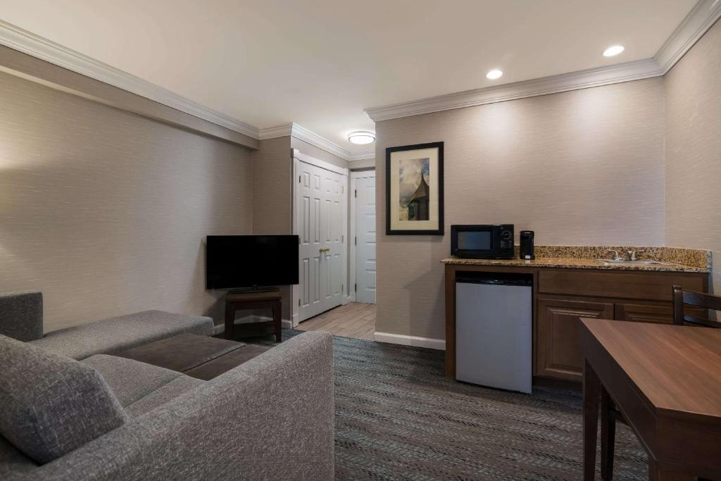Kuchyň nebo kuchyňský kout v ubytování Comfort Inn & Suites Plattsburgh - Morrisonville
