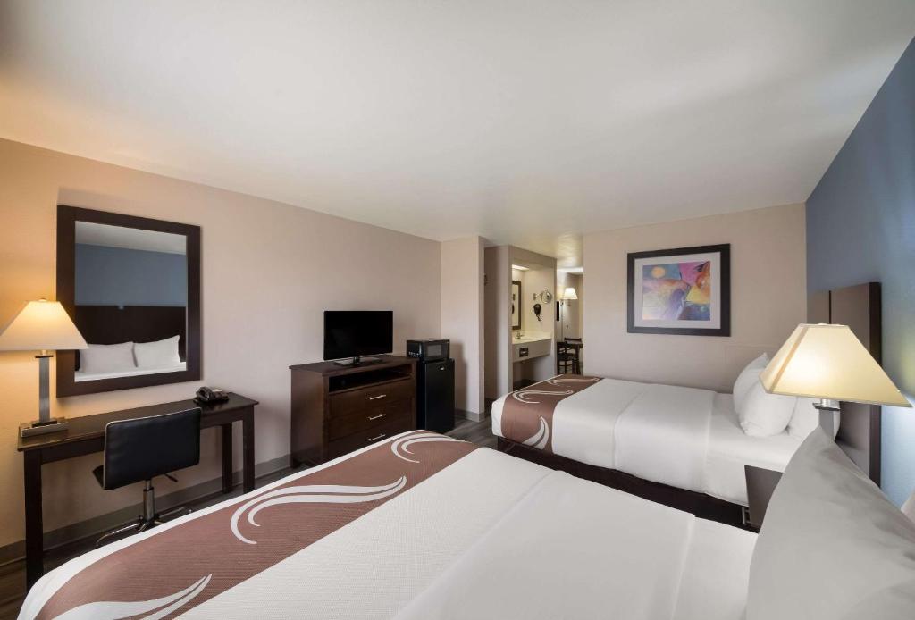 Quality Inn & Suites Round Rock - Suite Queen Avec Deux Lits Queen Et Canapé-lit