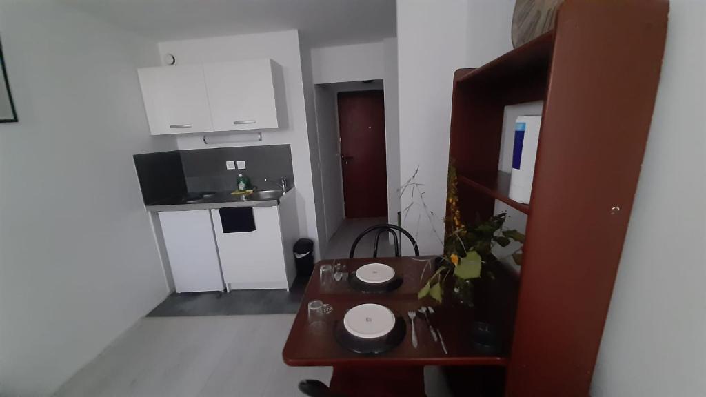 Fotografia z galérie ubytovania STUDIO TRES PROPRE de 18 m2 v destinácii Cergy