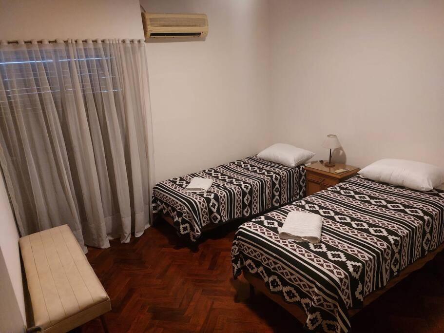 Кровать или кровати в номере Excelente ubicación.