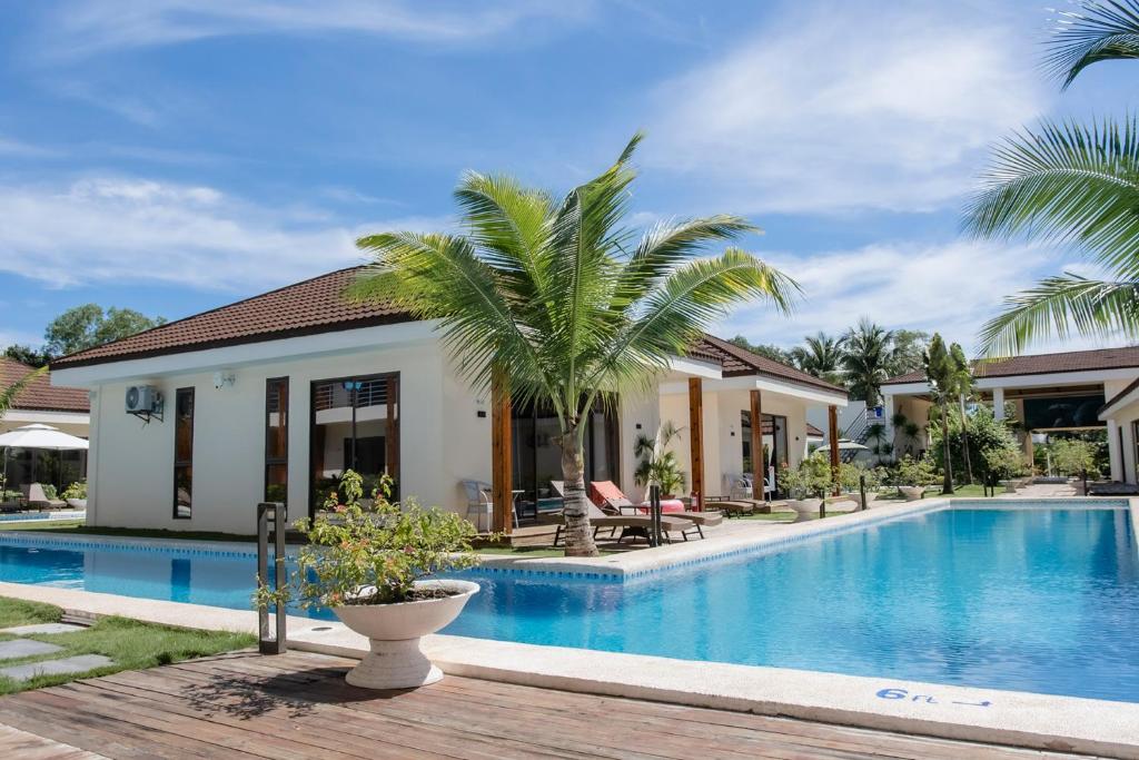 Bazén v ubytování Amphitrite Resort nebo v jeho okolí