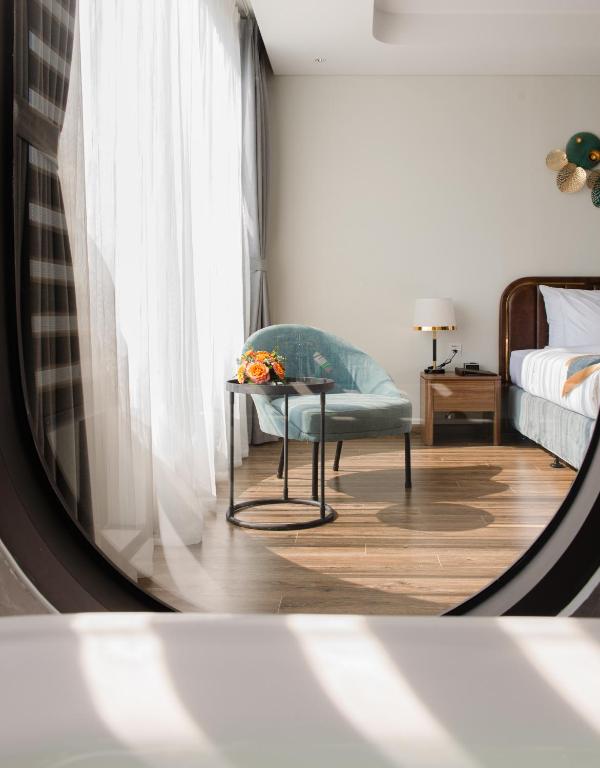 Giường trong phòng chung tại Grand Tourane Nha Trang Hotel