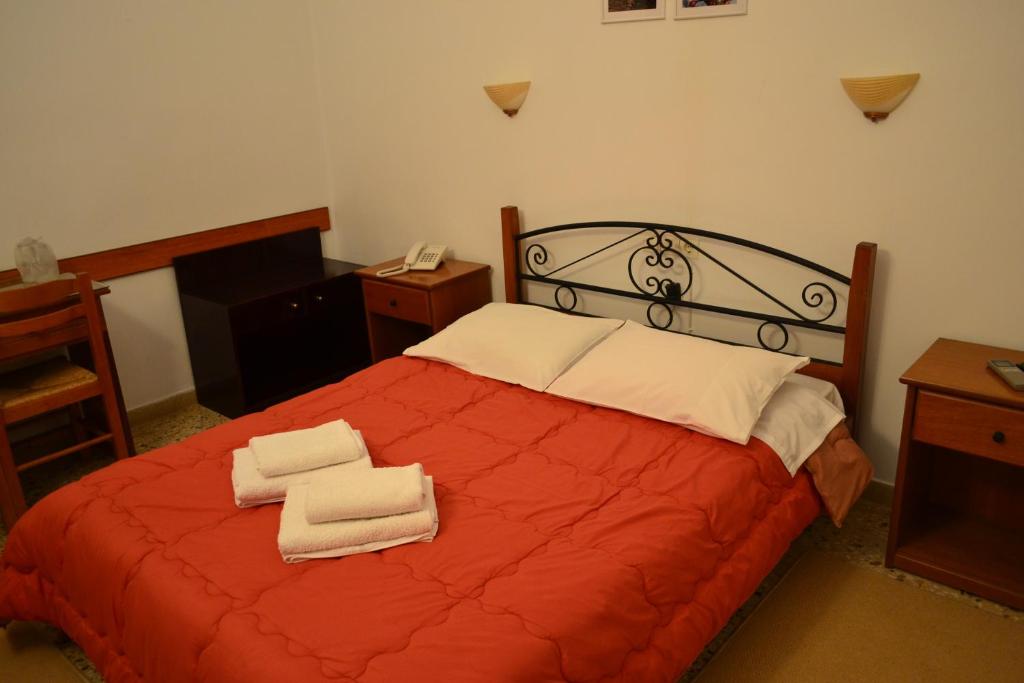 Postel nebo postele na pokoji v ubytování Anixis Hotel