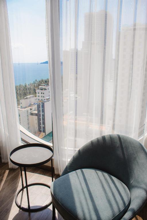 Phòng Senior Deluxe Nhìn Ra Một Góc Biển