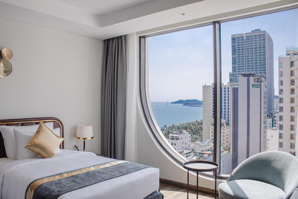 Phòng Senior Deluxe Nhìn Ra Một Góc Biển