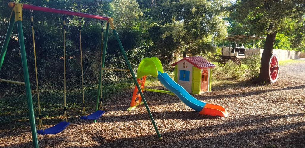 Plac zabaw dla dzieci w obiekcie Punta dei Lecci