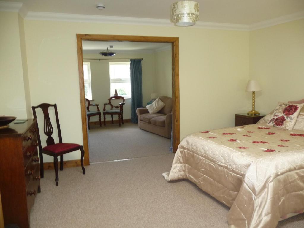 a bedroom with a bed and a living room at Ivy Hall in Wootton Bridge