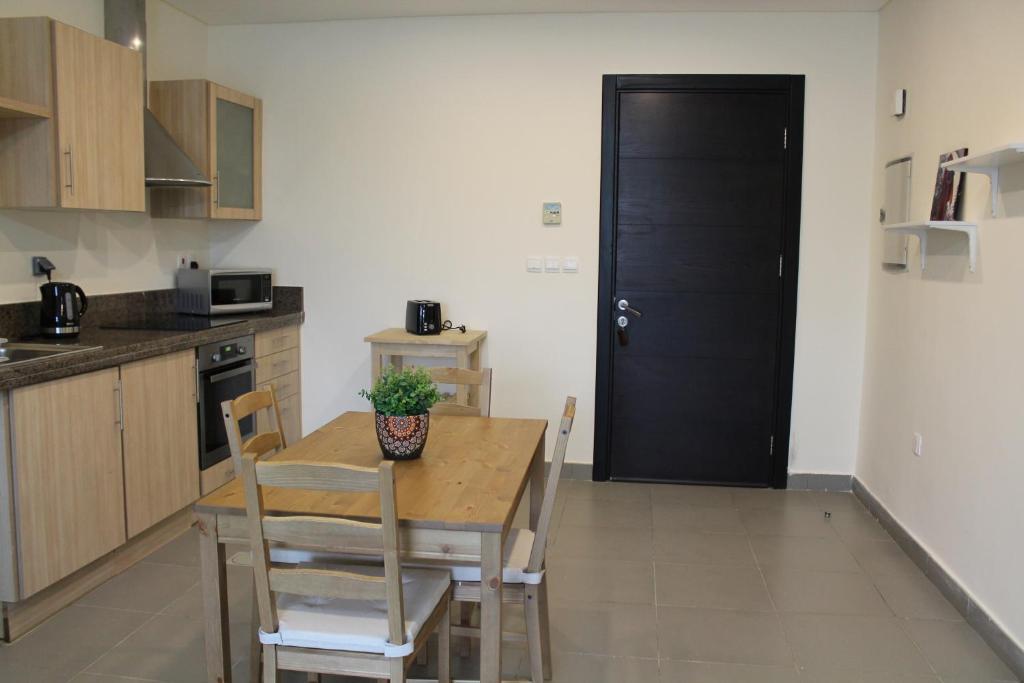 Kuchyň nebo kuchyňský kout v ubytování Samarah Dead Sea Resort Apartment with Sea View FP4 Traveler Award 2025 Winner Thursday, Friday & Saturday Groups consisting solely of male guests are not permitted