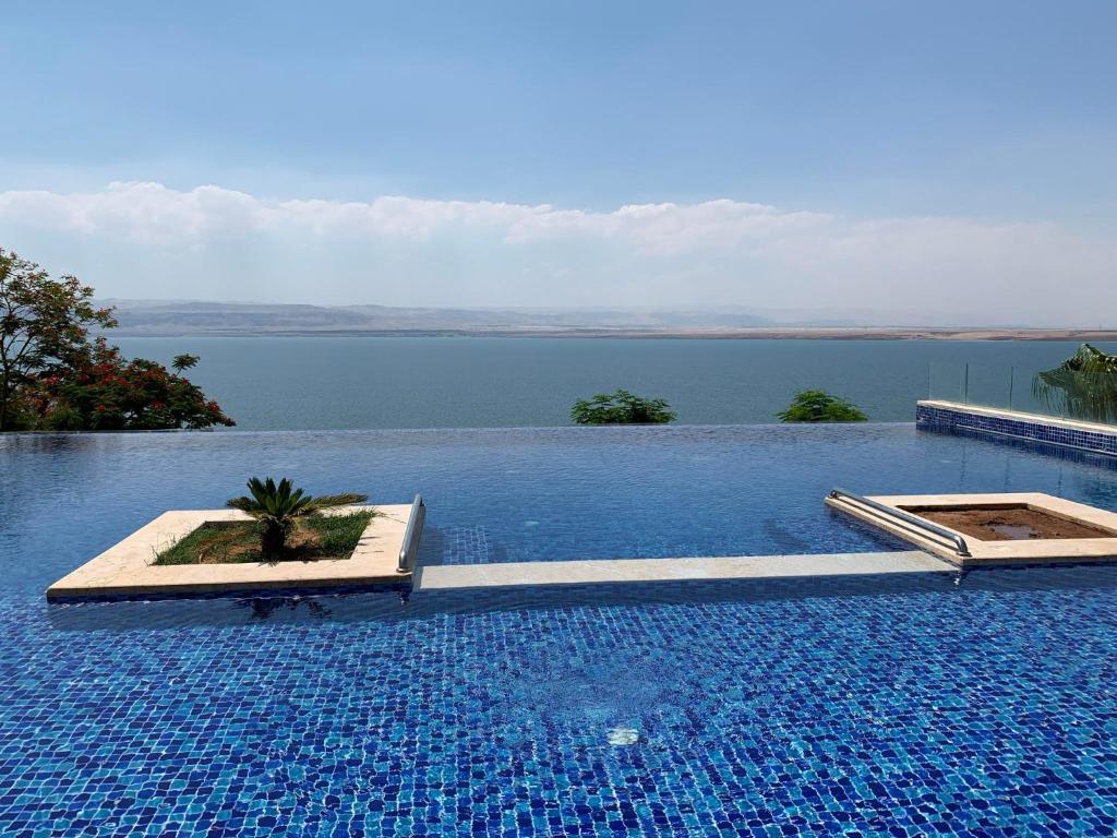 Bazen v nastanitvi oz. blizu nastanitve Samarah Dead Sea Resort Apartment with Sea View FP4 Traveler Award 2024 Winner