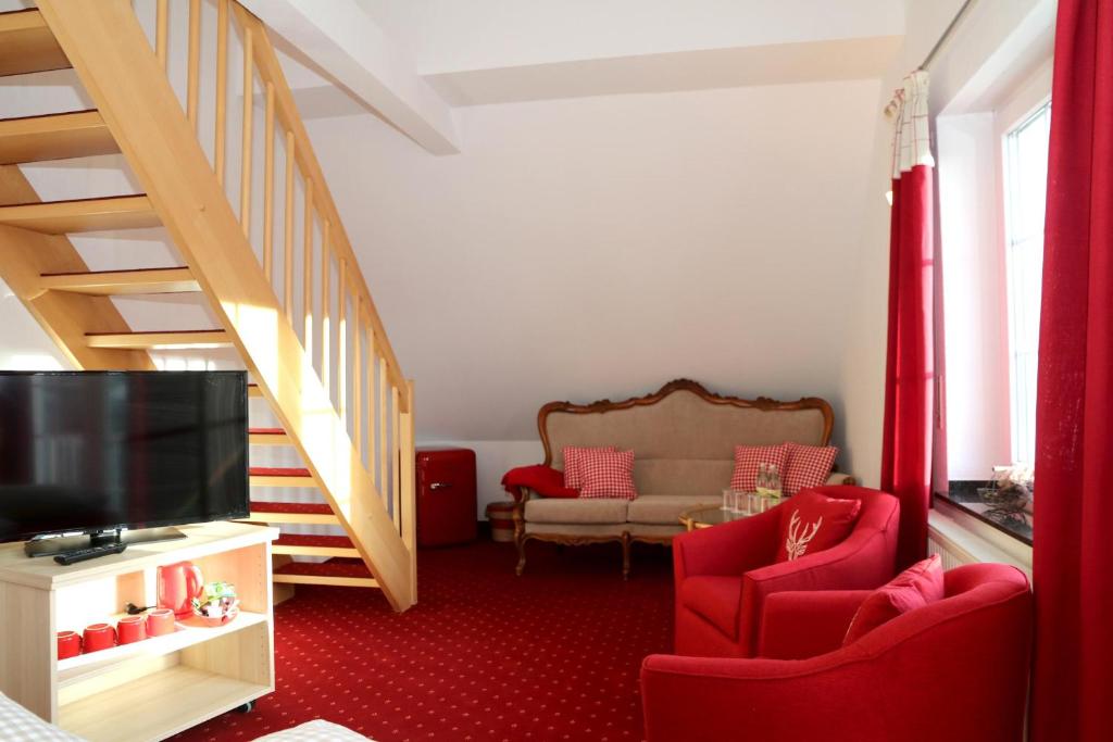 TV a/nebo společenská místnost v ubytování Hotel Garni Dorfkammer