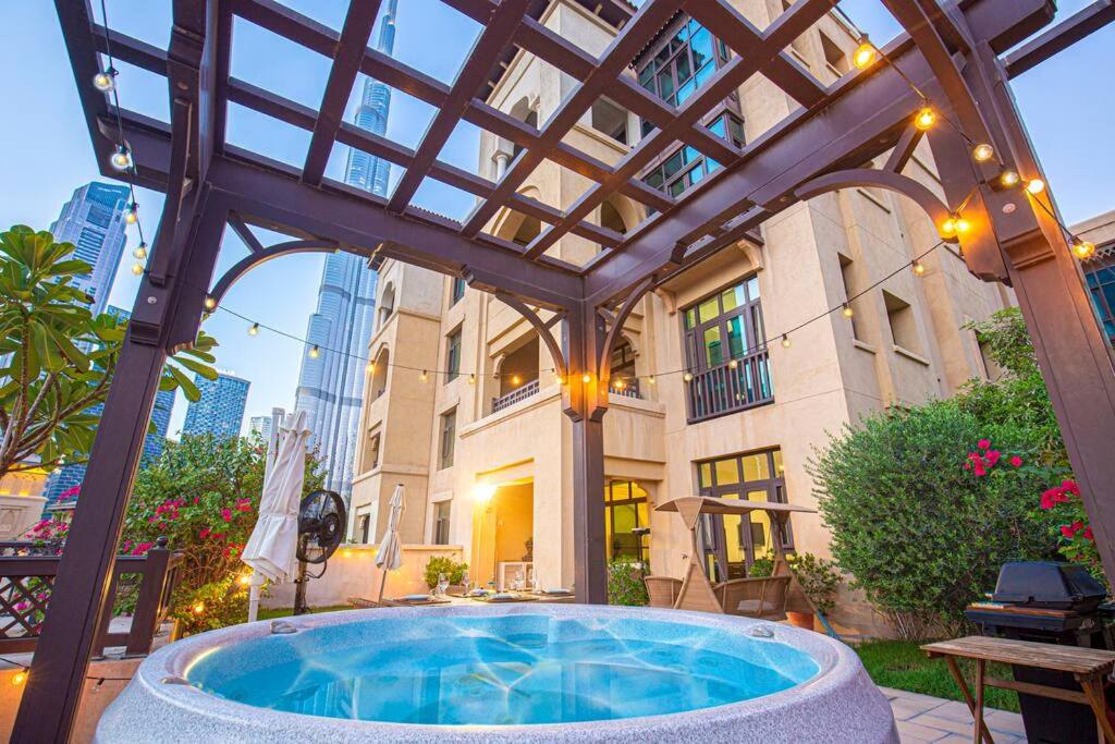 a hot tub in the backyard of a building at Tranquil Oasis- 2Bedroom, Connected to Dubai Mall in Dubai
