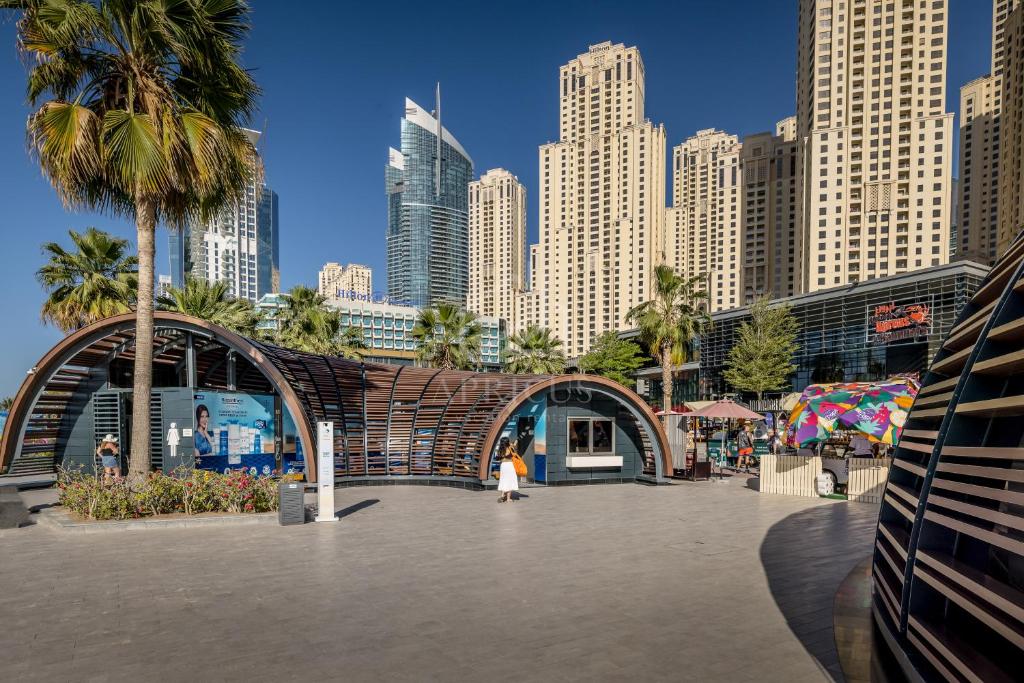 Nespecifikovaný výhled na destinaci Dubaj nebo výhled na město při pohledu z apartmánu