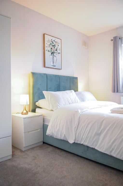 Luxury 5 Star London Apartment - Parking, Garden, nr Greater London Metro Stations - 带花园的公寓