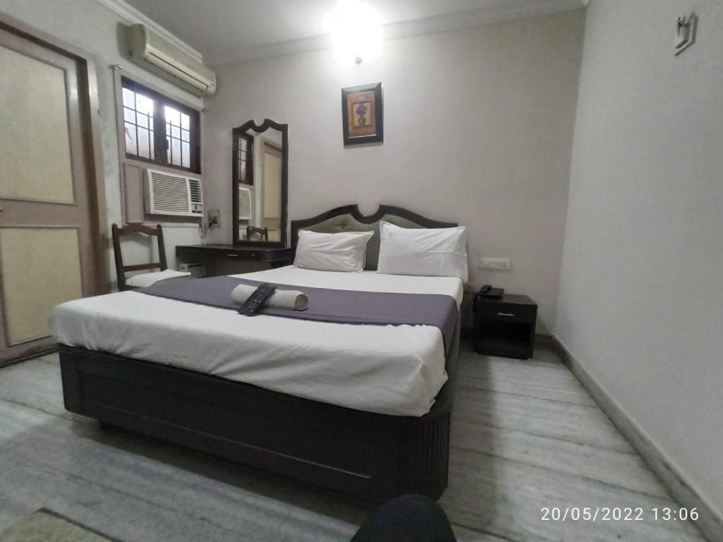 Postel nebo postele na pokoji v ubytování Grand tower Chennai
