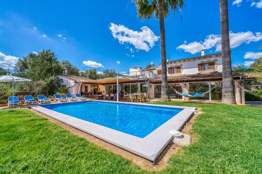 a villa with a swimming pool in a yard at Ideal Property Mallorca - Can Tomeu in Llubí