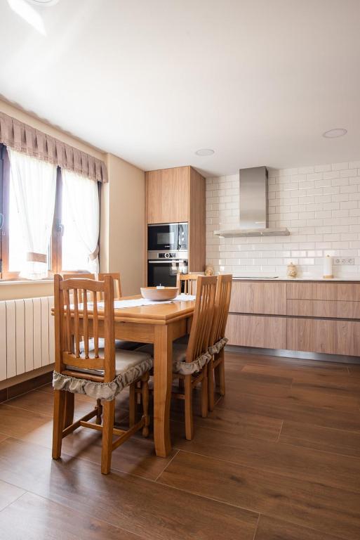 Kuchyň nebo kuchyňský kout v ubytování Apartamentos La Cortina