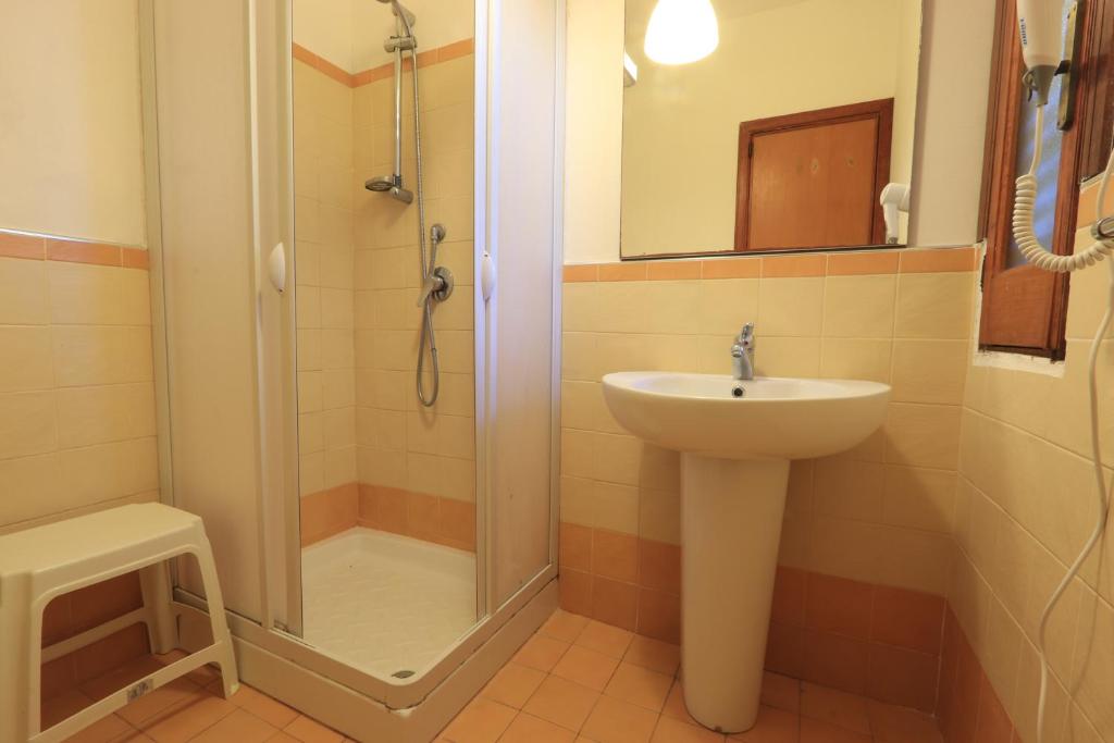 Kúpeľňa v ubytovaní Testa di Monaco - Basic Beach Accommodations