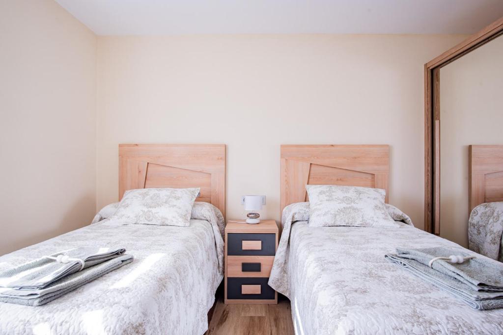 Postel nebo postele na pokoji v ubytování Apartamentos La Cortina