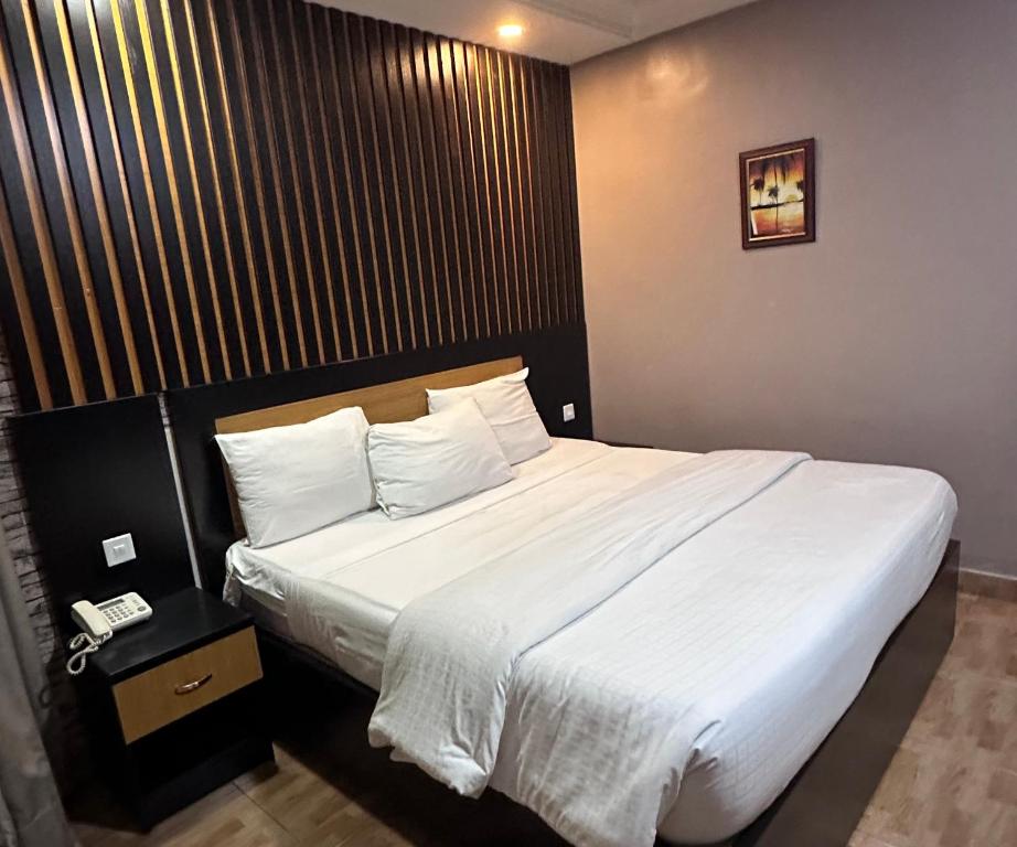 Postel nebo postele na pokoji v ubytování Msquare Hotel GRA