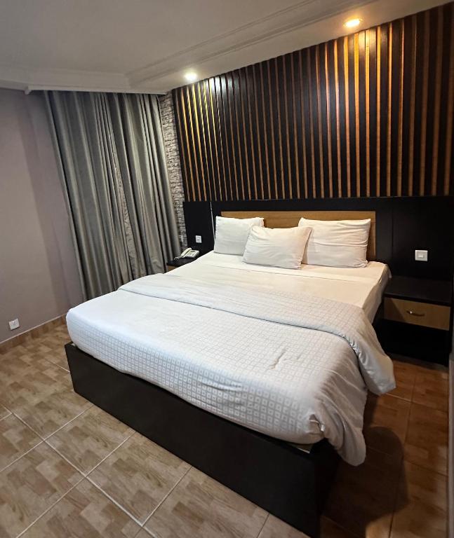 Postel nebo postele na pokoji v ubytování Msquare Hotel GRA