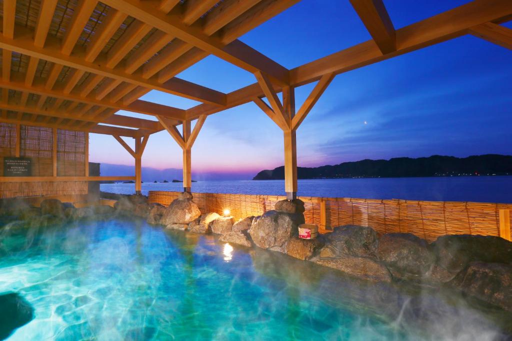 Bazén v ubytování Ooedo Onsen Monogatari Nanki Kushimoto nebo v jeho okolí