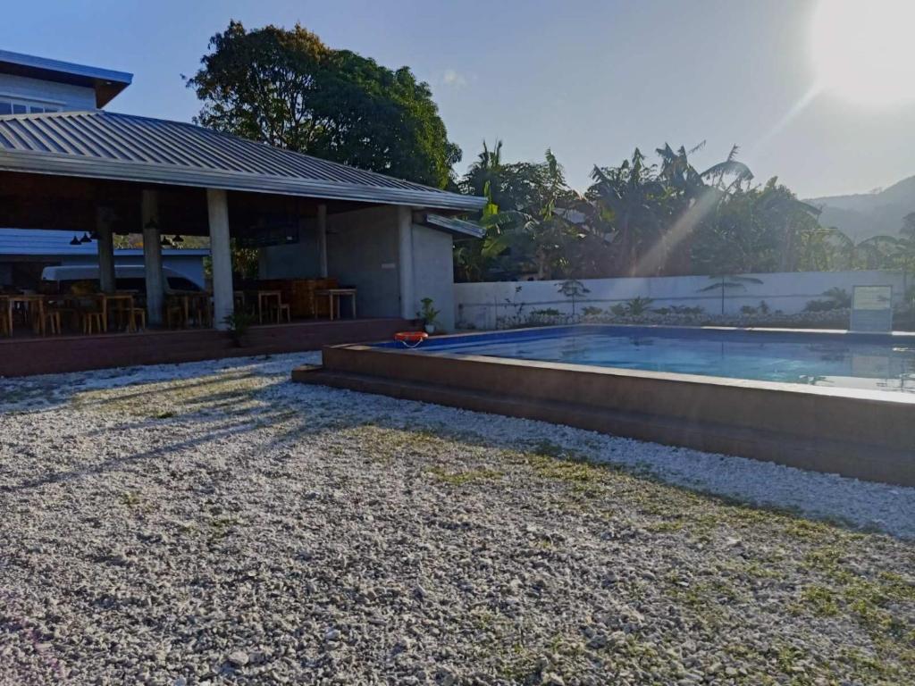 Πισίνα στο ή κοντά στο Beachfront Mansion and Seascape Villas Calatagan with Outdoor Pool
