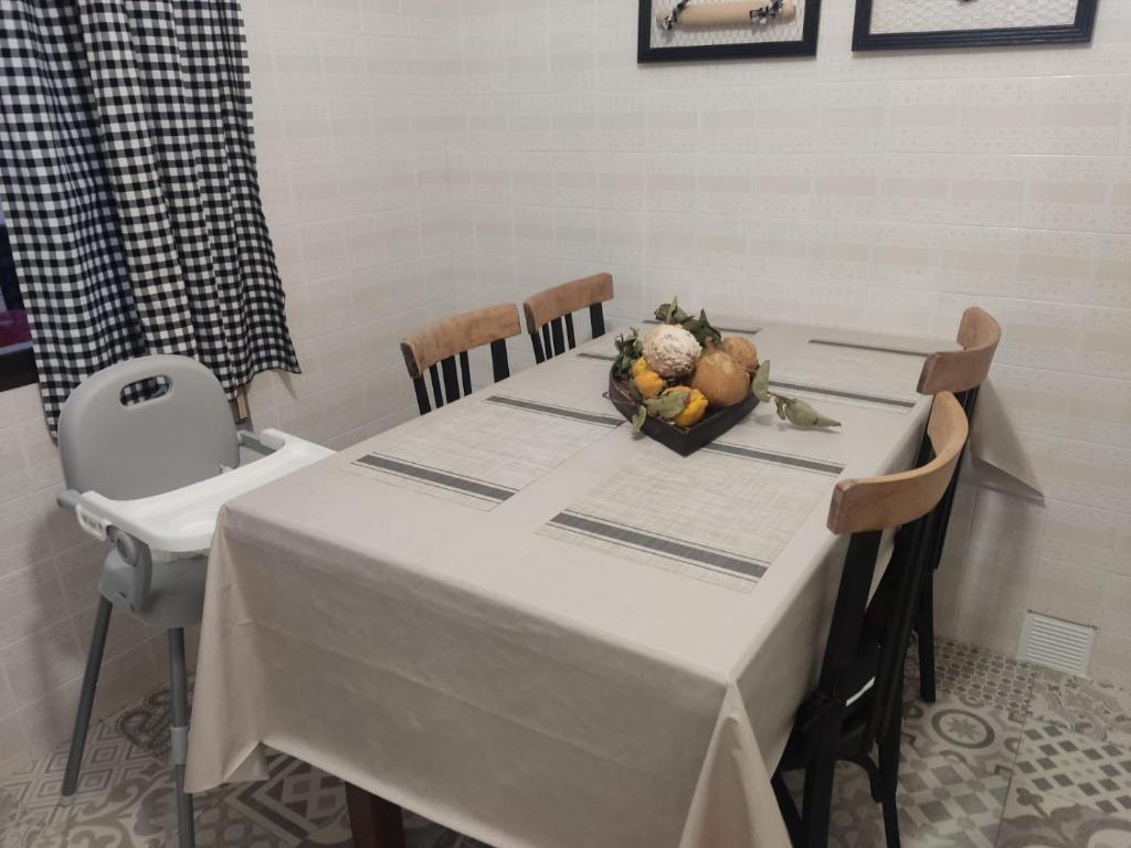 17+ Table Runner On White Table