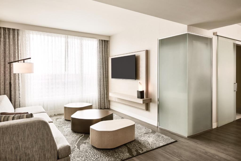 TV a/nebo společenská místnost v ubytování The Westin Tempe