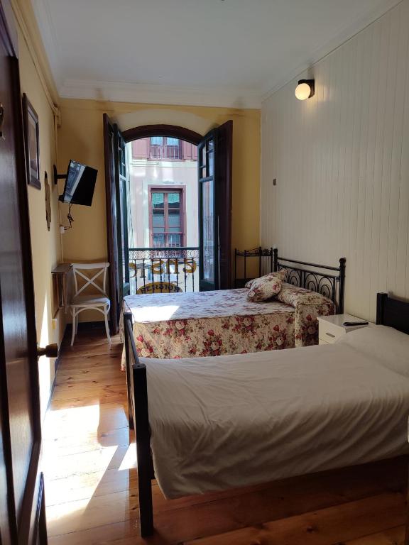Hostal la Fruta Nueva apertura - 带有私人外部浴室的三重房间