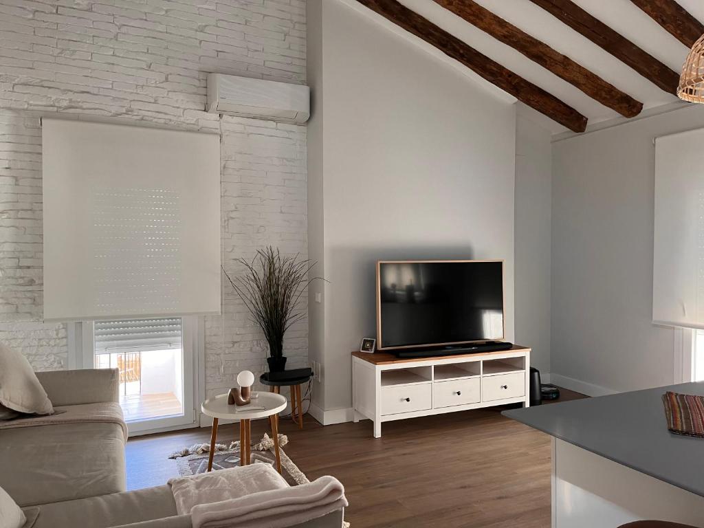 a living room with a flat screen tv on a white cabinet at 18 Torres Estébanes in Zaragoza
