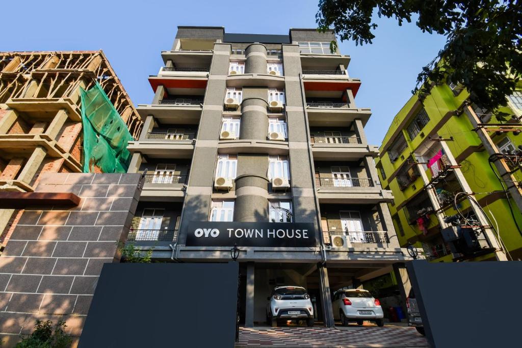 a building with a sign on the front of it at Townhouse Vidya Vihar in Dīgha