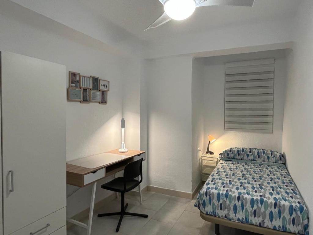 Zdjęcie z galerii obiektu Práctico y cómodo apartamento. w Maladze
