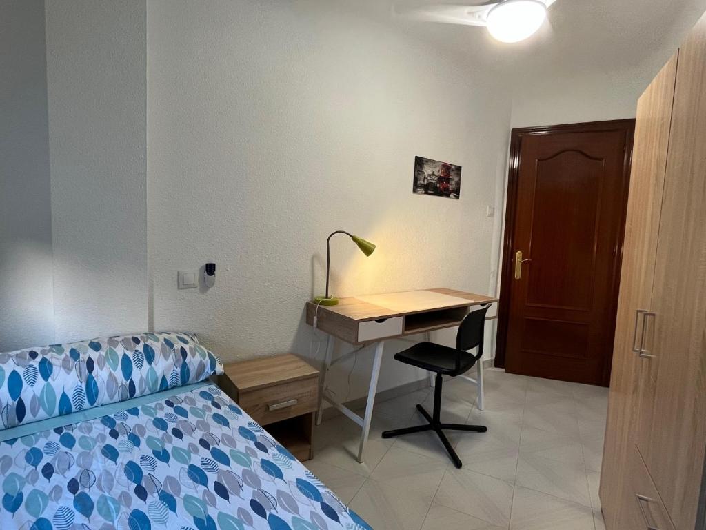 Zdjęcie z galerii obiektu Práctico y cómodo apartamento. w Maladze