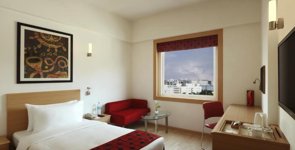 TV a/nebo společenská místnost v ubytování Red Fox by Lemon Tree Hotels, Jaipur