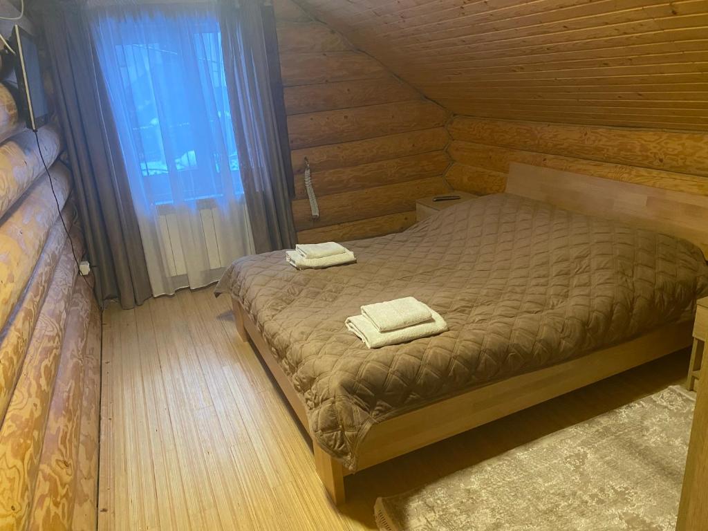Postel nebo postele na pokoji v ubytování Smerekovyi Dvir