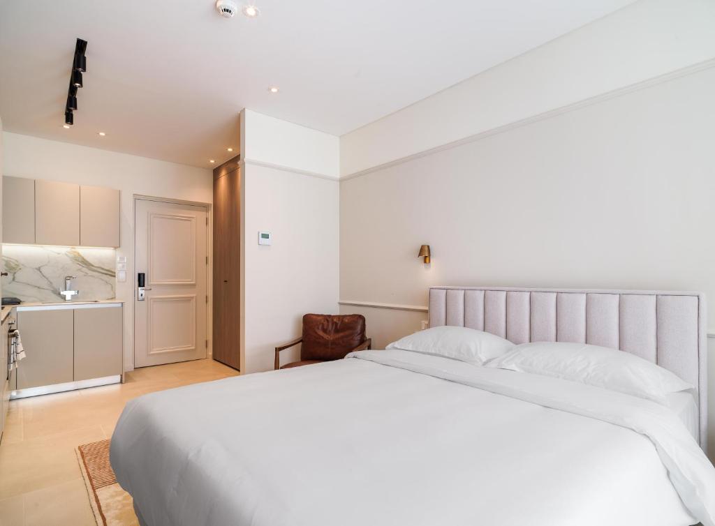 Beachfront LIV Mackenzie Beach Suites Larnaca - Superior Studio