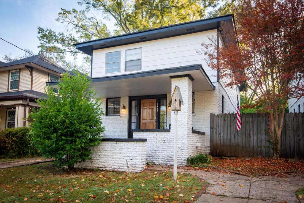 The Charmer at Glen Iris Sleeps 14 Serene Stays, Birmingham (updated