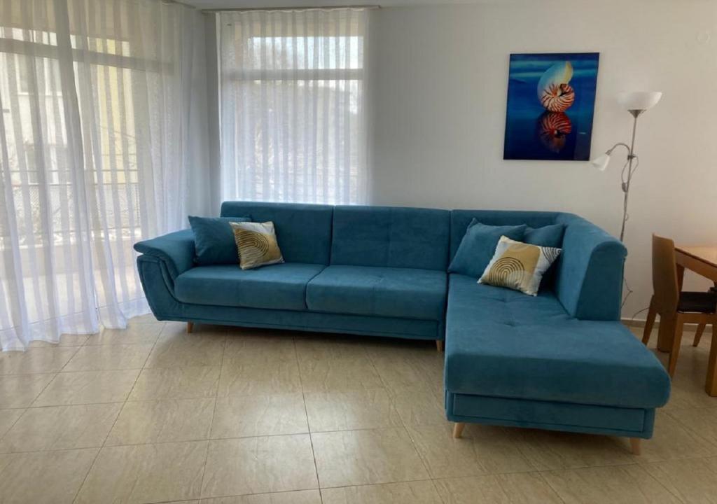 Julie's Spacious 2 bed. Apart. at Sun Village