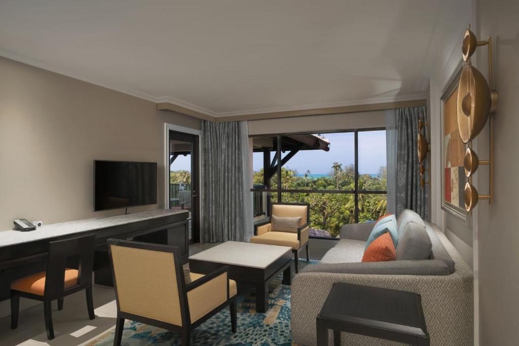 TV a/nebo společenská místnost v ubytování Marriott's Mai Khao Resort - Phuket