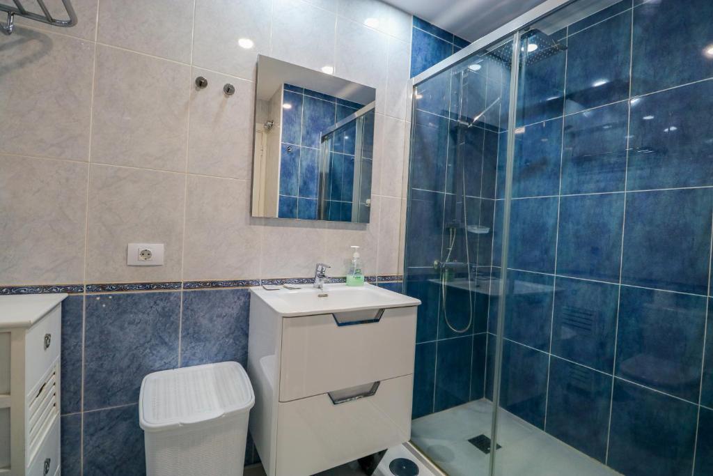A bathroom at Seafront Playa del Cura apartment