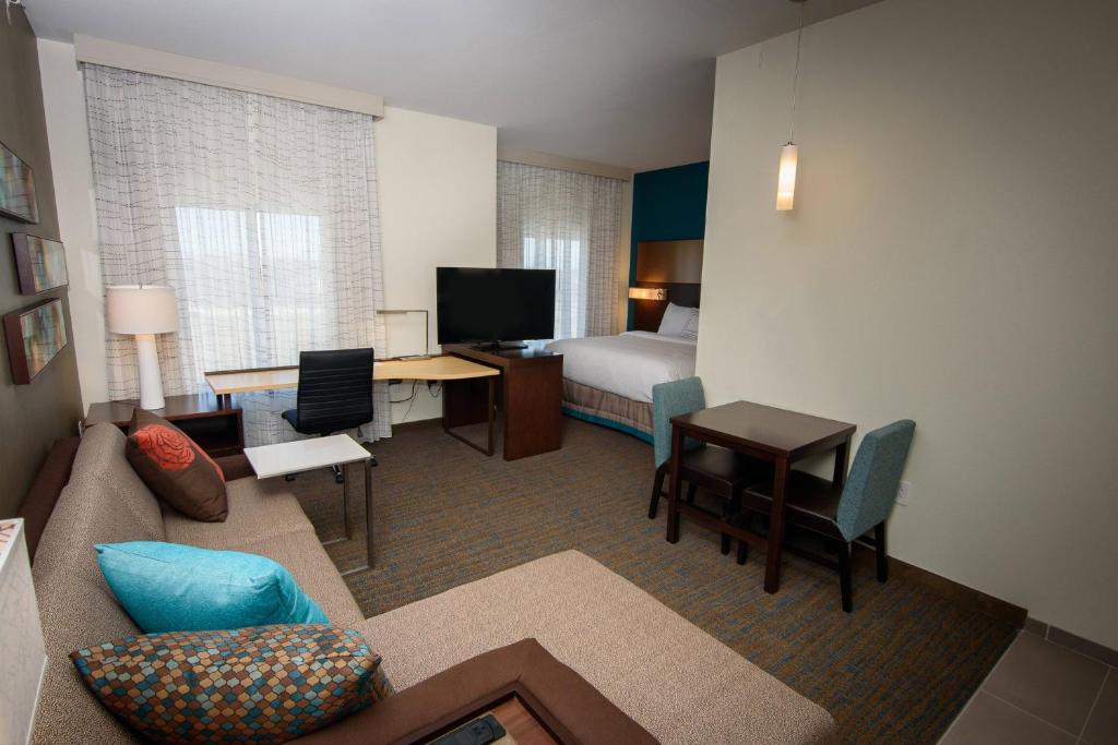 Residence Inn by Marriott Cleveland Avon at The Emerald Event Center - Re Studio