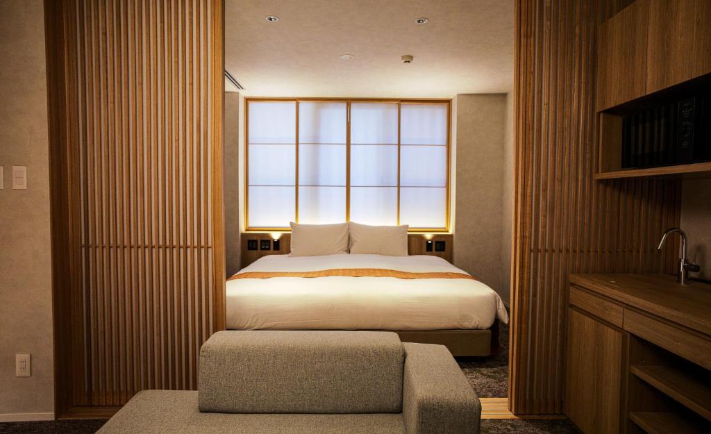 Postel nebo postele na pokoji v ubytování Miru Kyoto Gion