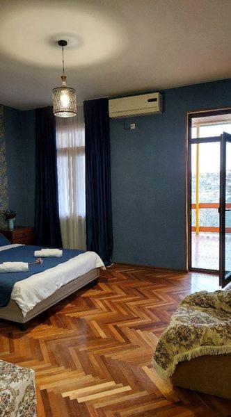 Postel nebo postele na pokoji v ubytování Guesthouse ''Door'' in Sighnaghi