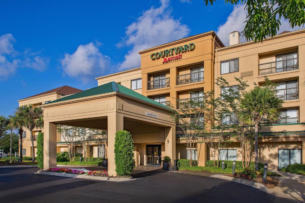 a front view of a hotel with a building at Courtyard by Marriott North Charleston Airport Coliseum in Charleston
