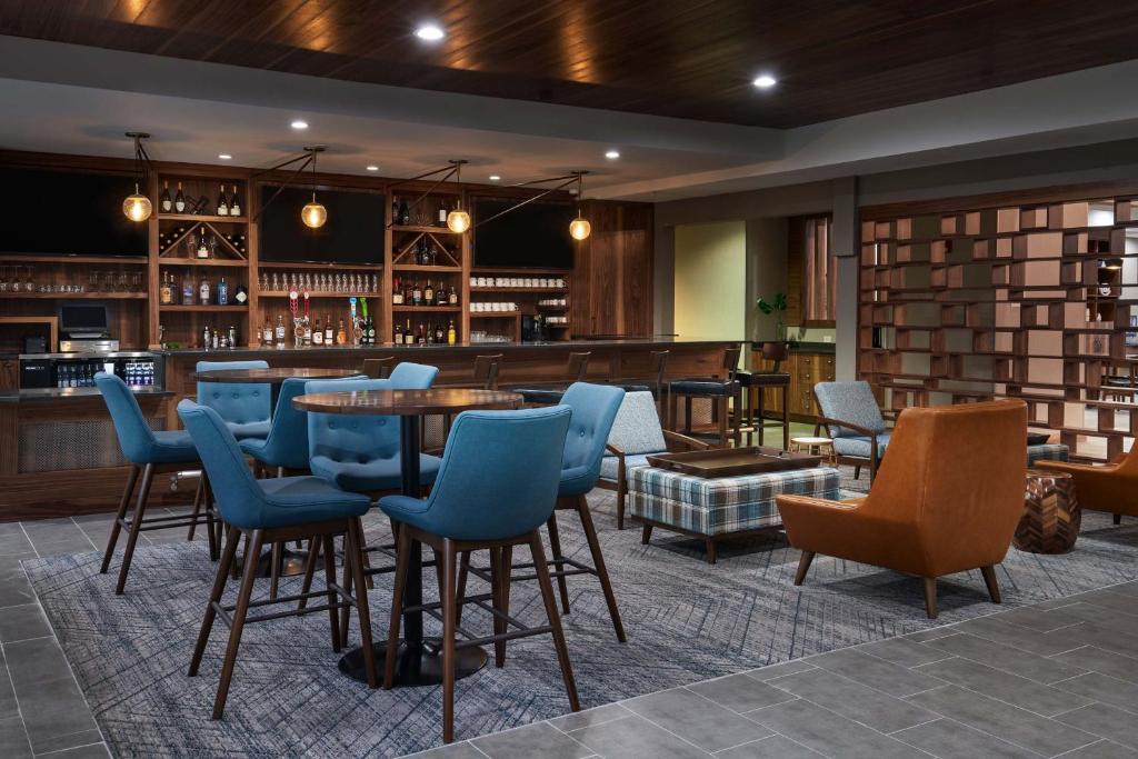 Posezení v ubytování Four Points by Sheraton Chicago Schaumburg