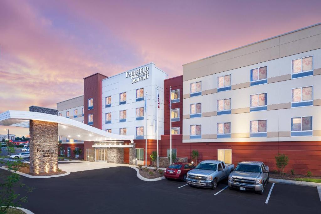 a rendering of a hotel with cars parked in a parking lot at Fairfield Inn & Suites by Marriott Lebanon in Lebanon