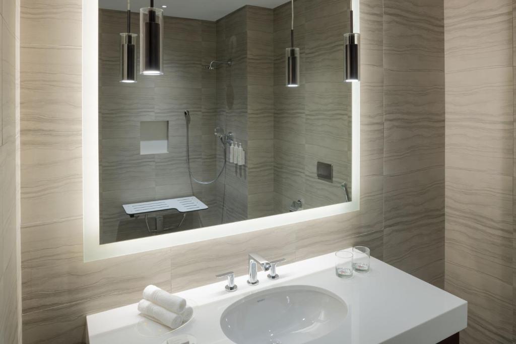 Marriott Executive Apartments Kuwait City - Deluxe King Studio Mit Stadtblick