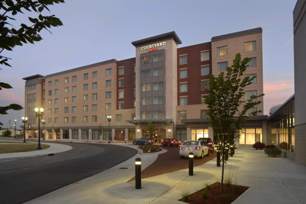 a rendering of the exterior of a hotel at Courtyard by Marriott Muncie at Horizon Convention Center in Muncie