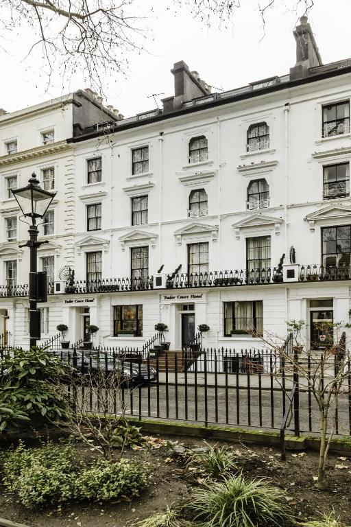 Tudor Court Hotel - Resim 6